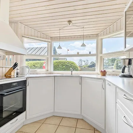 펜션 Beautiful Home In Bjert With Kitchen *