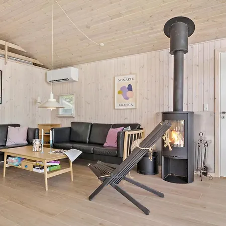 펜션 Beautiful Home In Bjert With Kitchen Sønder Bjert