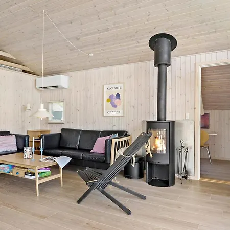 Beautiful Home In Bjert With Kitchen * Sønder Bjert